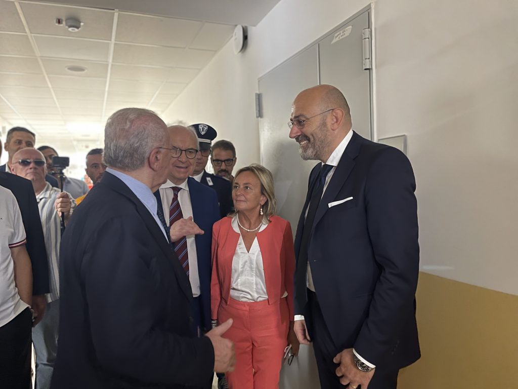 PROTESI D’ANCA E GINOCCHIO: PRIMI INTERVENTI AL PLESSO LANDOLFI – ATTIVATI POSTI LETTO E SALE OPERATORIE